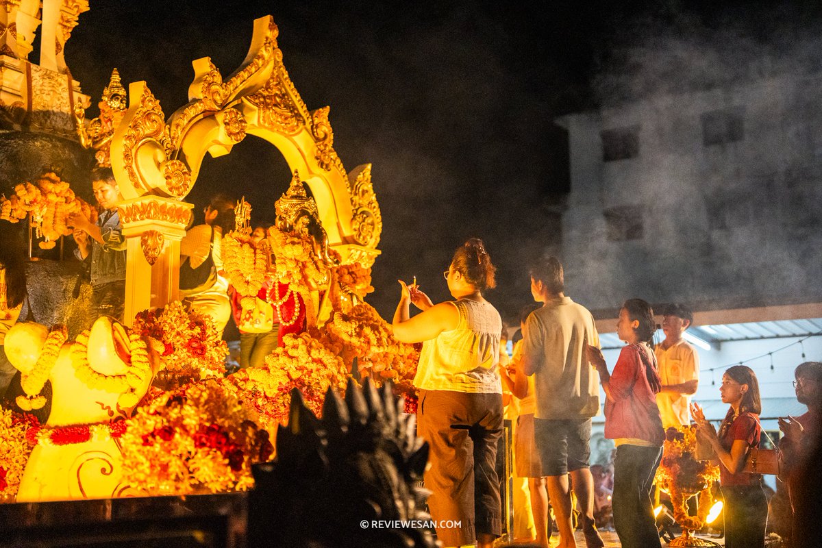 ภาพบรรยากาศงานคเณศจตุรถี ประจำปี 2568
ณ คชาเทวาลัย หน้าโรงแรมกราเซียร์ #ขอนแก่น มาฝากครับ
งานจัดไปเมื่อวันที่  4-5-6 ก.ย 68 ที่ผ่านมา

ดูเพิ่มที่ facebook.com/reviewkhonkaen…

#สายมูอีสาน #รีวิวขอนแก่น #รีวิวอีสาน #สายมูขอนแก่น