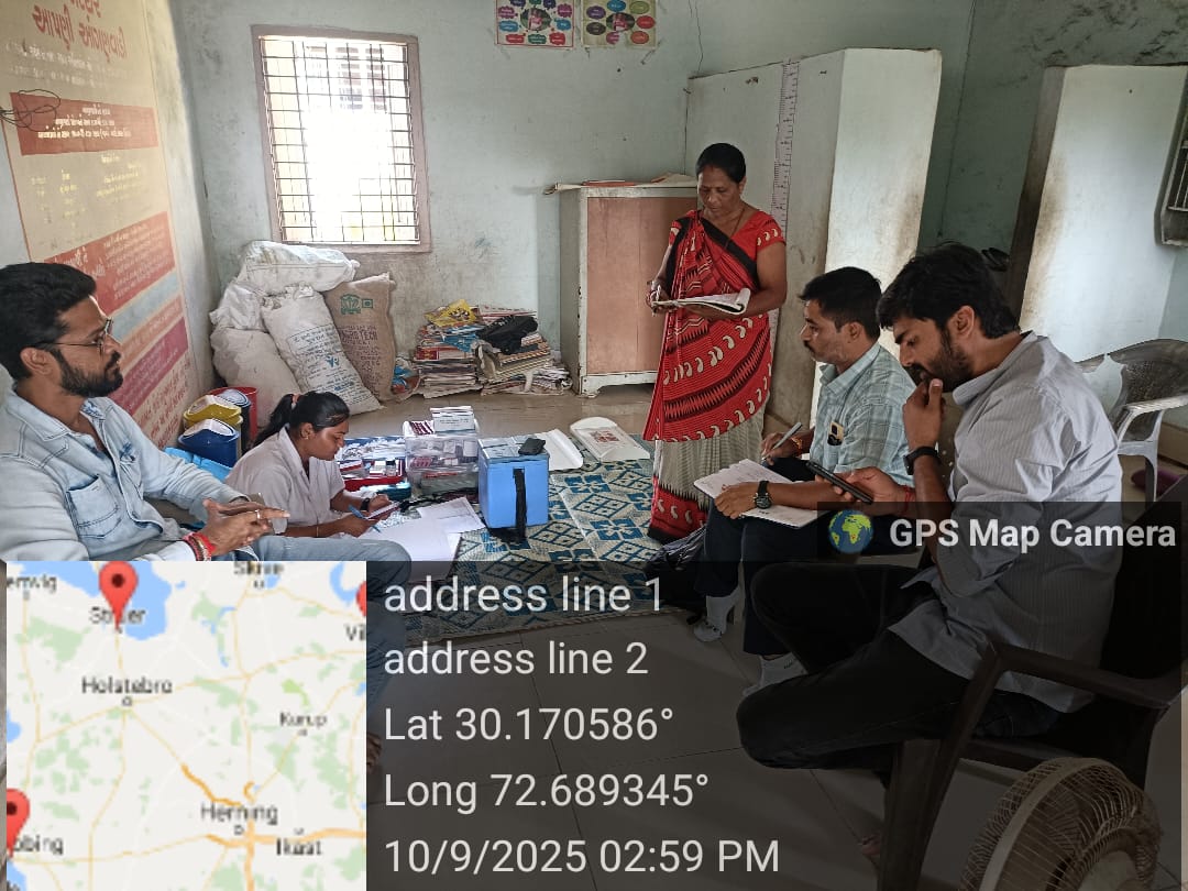 SbccBodeli's tweet image. આજ રોજ ટી.એચ.ઓ સર દ્વારા  મોટી તેજાવાવ ગામે મમતા દિવસ મુલાકાત કરવામાં આવી જેમાં જોખમી સગર્ભા વિશે માહિતી આપી
@DSBCCCHHOT12442 @HiralSengal @NHMGujarat @rbskchhota70055 
@GujHealth 
#MAMTADIVASMULAKAT 
#JOKHAMISAGARBHAVISHEMAHITI