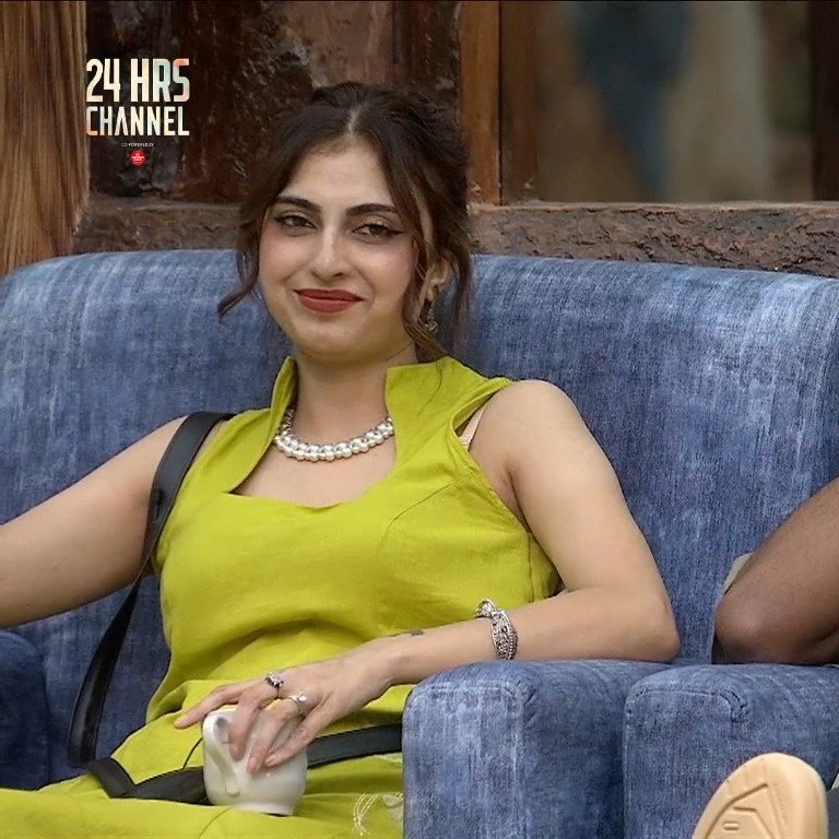 Arzoo__001's tweet photo. Whom do you support?

Like for #FarhanaBhatt #bahana
RT for #ashnooorkaur

#BiggBoss19 #BB19 #BiggBoss 

Like.                                       RT. https://t.co/ue1X1quyPA