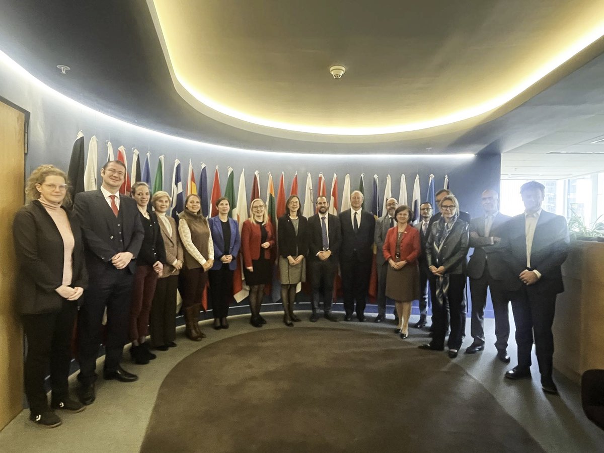 UEenChile's tweet photo. 🤝 Encuentro de los Embajadores de los Estados miembros de la #UE con el ministro @Min_Hacienda, @nico_grau.

Conversamos sobre prioridades presupuestarias y las oportunidades que ofrecen el #iTA y el Acuerdo Marco Avanzado para atraer inversión y fomentar el crecimiento🇪🇺🇨🇱 https://t.co/aSIrjZYAvD