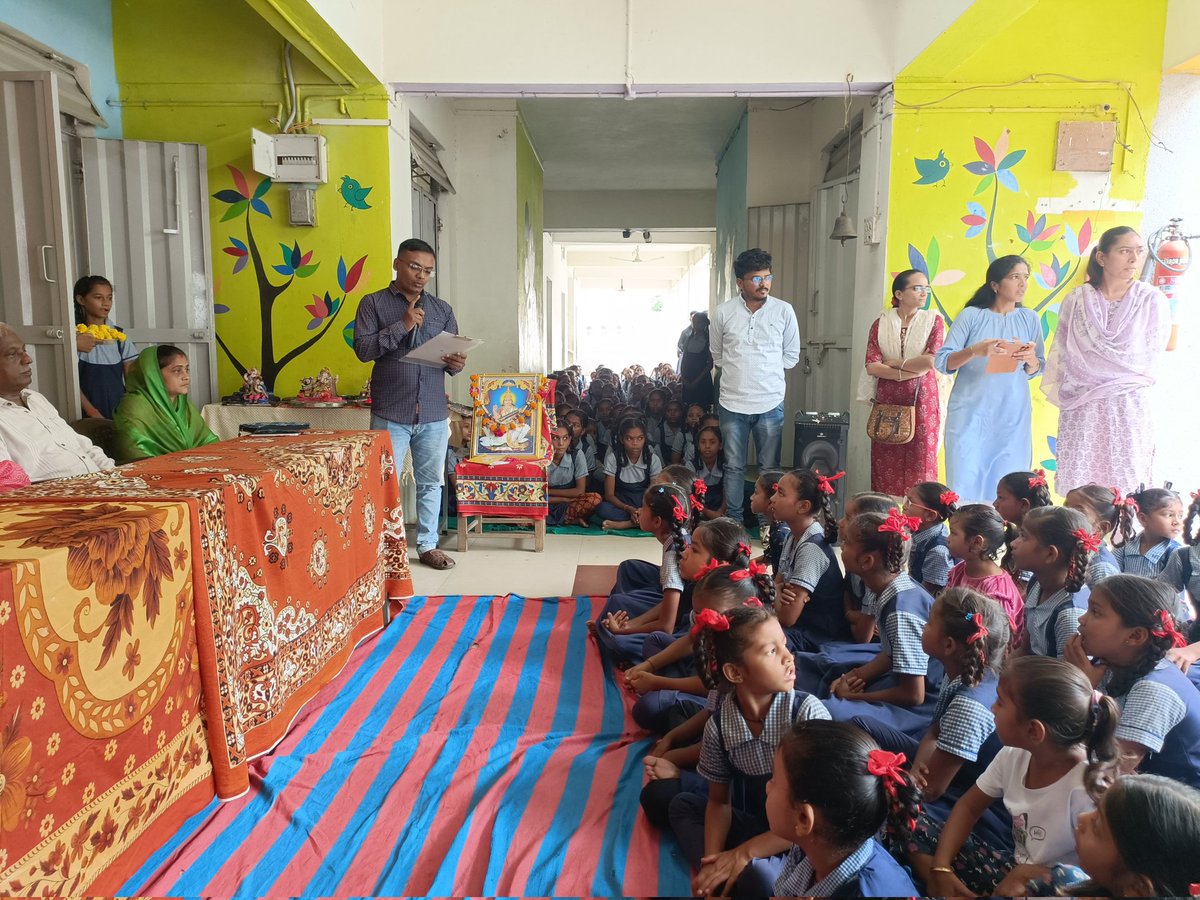 SbccBodeli's tweet image. ટીવી વિદ્યાલય કોસીન્દ્રા ખાતે શાળા ની કિશોરીઓને RBSK ટીમ દ્વારા આરોગ્ય તપાસ અને  મનુસૃષ્ટિ ચેરિટેબલ ટ્રસ્ટ તથા ધીરજ હોસ્પિટલના સહયોગ થી મફત લોહીની તપાસ તથા સેનેટરી પેડ્સ વિતરણ કરવામાં આવ્યા...
@DSBCCCHHOT12442 @HiralSengal @NHMGujarat 
@rbskchhota70055 
@GujHealth 
@rbskgujarat