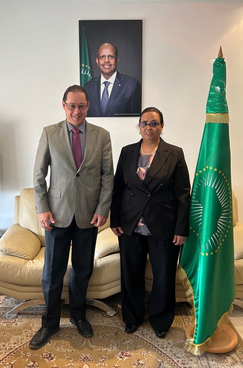 LibyaRussian's tweet image. التقى السفير الروسي في ليبيا أيدار أغانين بسفيرة الاتحاد الإفريقي وحيدة العياري. ناقش الجانبان تطورات المصالحة الوطنية في ليبيا برعاية الاتحاد الإفريقي، والتعاون بين البعثتين ضمن فرق عمل IFCL لتنفيذ مخرجات مؤتمري برلين 2020–2021. #ليبيا #روسيا
