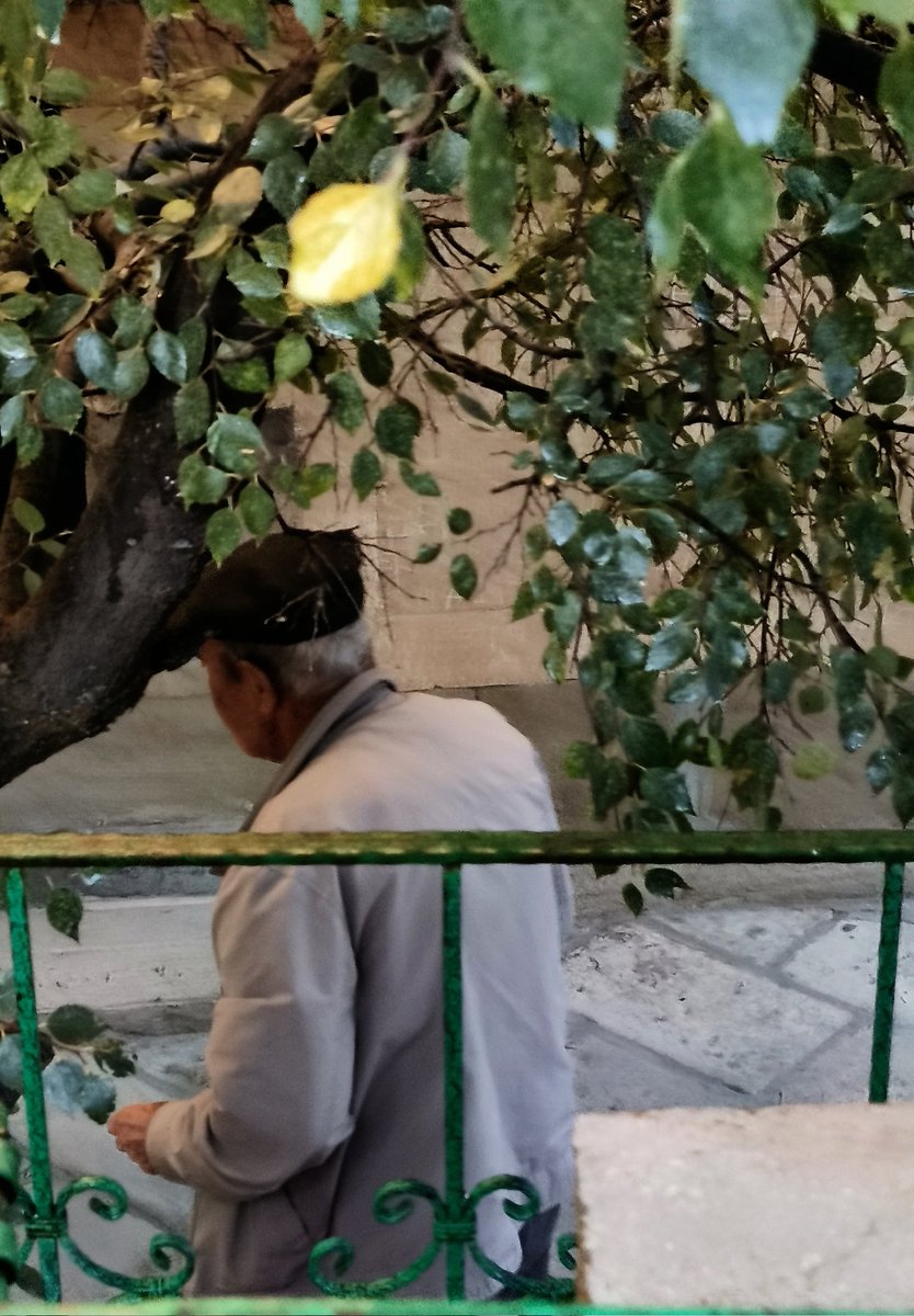 open.spotify.com/track/0ZaurF42…