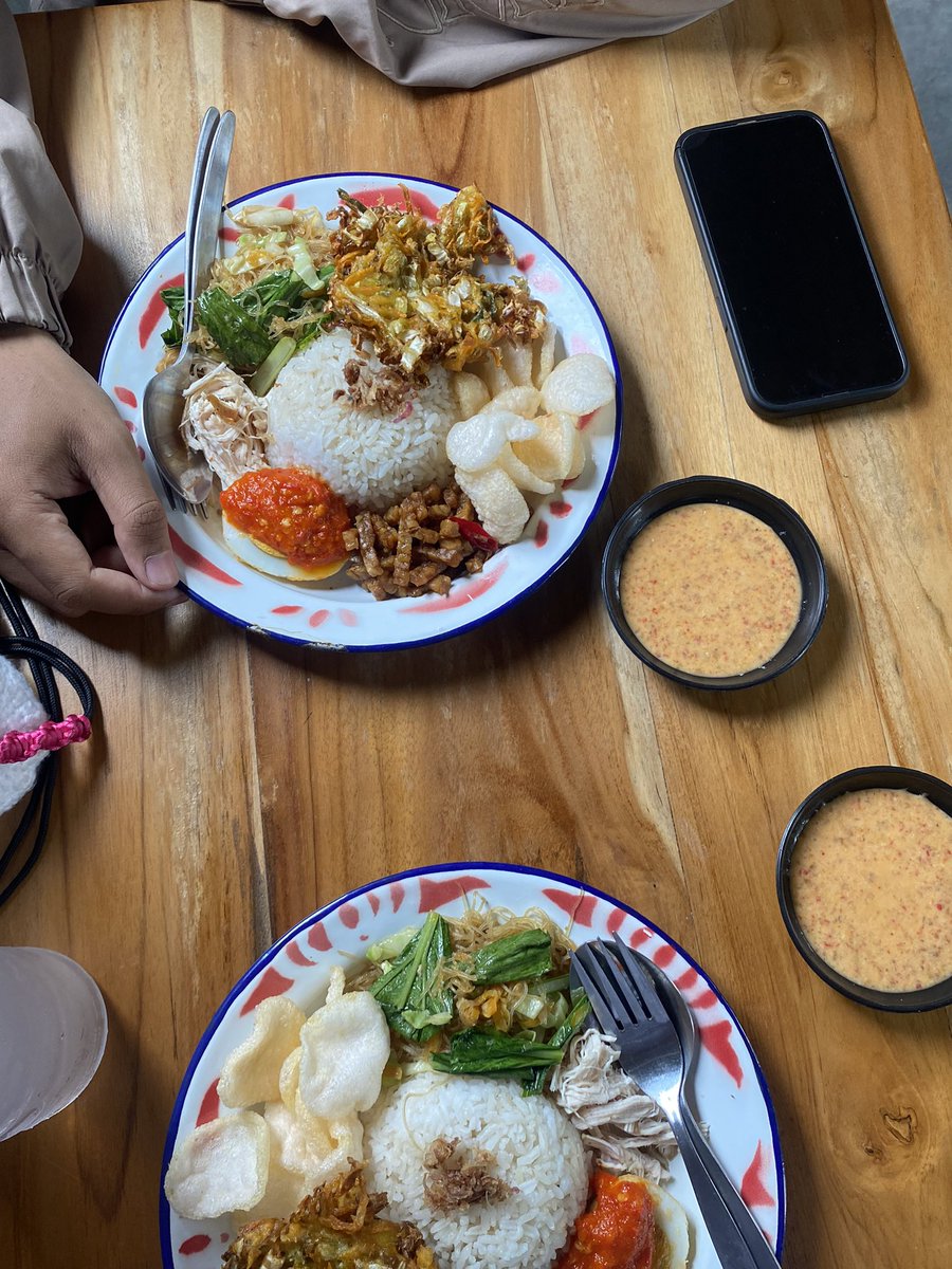 s_aiseee's tweet photo. Our last breakfast together, masih terasa kenyang sampe malam🥺 https://t.co/eyPTnRNMvG