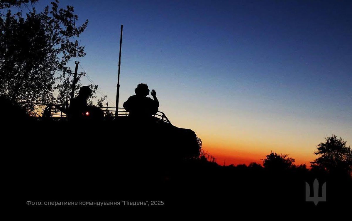 As the sun sets, our tank crews keep training. 

📷: Operational Command South
