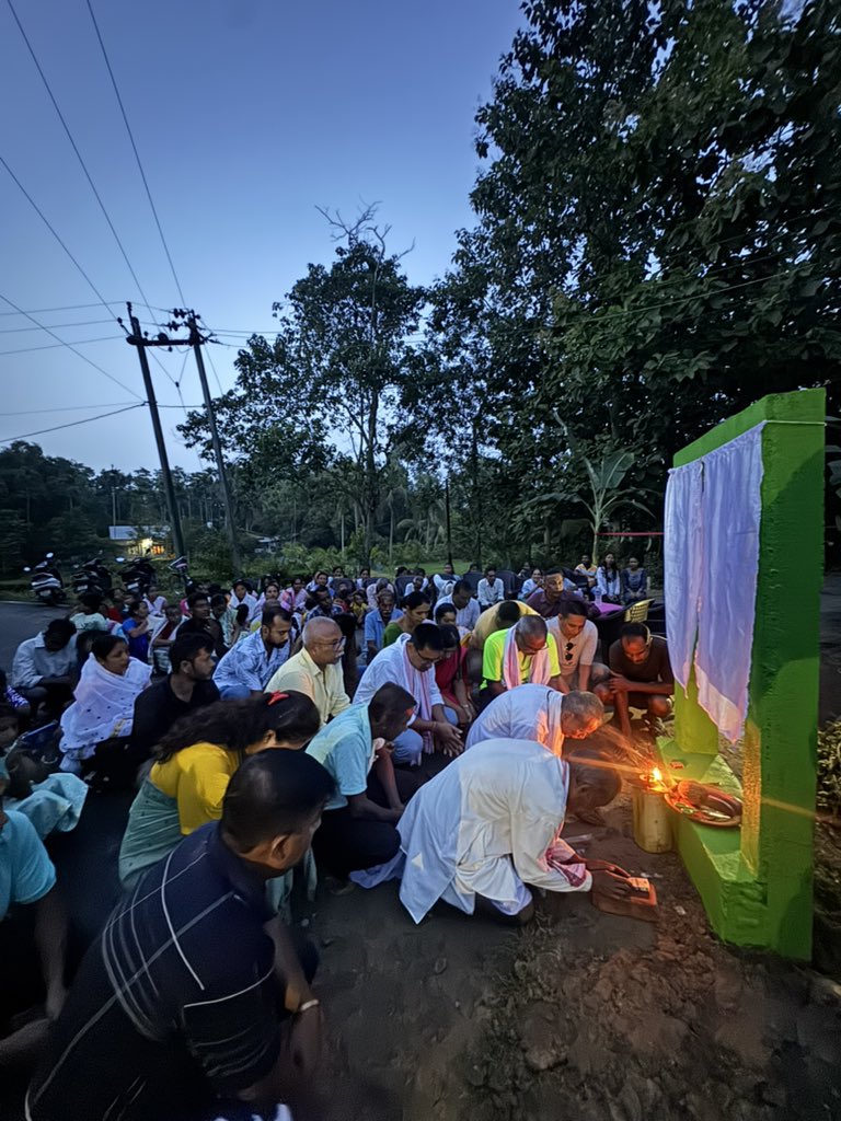 Mrinal Saikia (@mrinal_mla) on Twitter photo #8pm : #Roads #Inauguration #Development
আজি মুখ্যমন্ত্ৰীৰ পকীপথ নিৰ্মাণ আঁচনি <a href="/himantabiswa/">Himanta Biswa Sarma</a> (২০২২-২৩)ৰ আধীনত খুমটাই সমষ্টিৰ অন্তৰ্গত ৬ টাকৈ পথৰ শুভ উন্মোচন কৰোঁ। ৫ কোটি টকা ব্যয়ৰে নিৰ্মিত এই পথকেইটাৰ জৰিয়তে প্ৰায় ১২ খনকৈ গাঁৱৰ ৰাইজ উপকৃত হব। #8pm : #Roads #Inauguration #Development
আজি মুখ্যমন্ত্ৰীৰ পকীপথ নিৰ্মাণ আঁচনি <a href="/himantabiswa/">Himanta Biswa Sarma</a> (২০২২-২৩)ৰ আধীনত খুমটাই সমষ্টিৰ অন্তৰ্গত ৬ টাকৈ পথৰ শুভ উন্মোচন কৰোঁ। ৫ কোটি টকা ব্যয়ৰে নিৰ্মিত এই পথকেইটাৰ জৰিয়তে প্ৰায় ১২ খনকৈ গাঁৱৰ ৰাইজ উপকৃত হব।