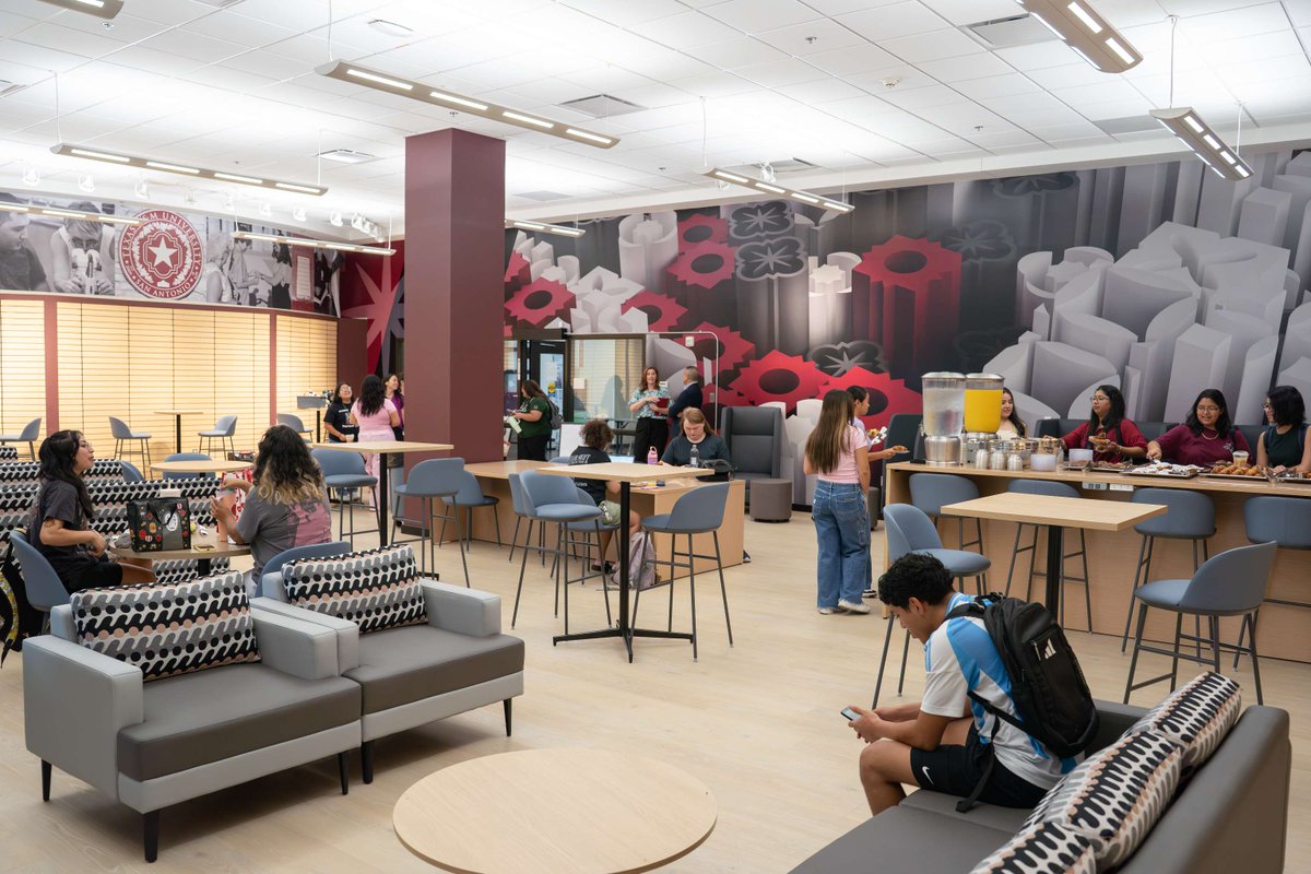 TAMUSanAntonio's tweet image. A&amp;amp;M–San Antonio officially unveiled its renovated commuter lounge and refreshed bookstore today. Both spaces offer students new resources, extended hours, and a welcoming place to connect. 

Read more: ow.ly/1BoQ50WUuzy