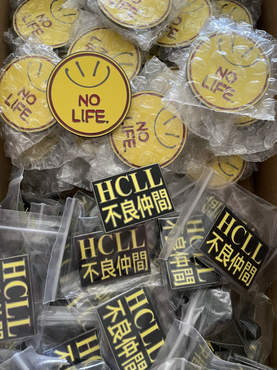 lunchboxoner's tweet photo. ハードエナメルピンを作っていた！各2000円です。すぐに日本へまた行くので、そのところにも持って行くから、欲しければ会って売ります〜　🫡　よろしくね https://t.co/jtv01nWxDZ
