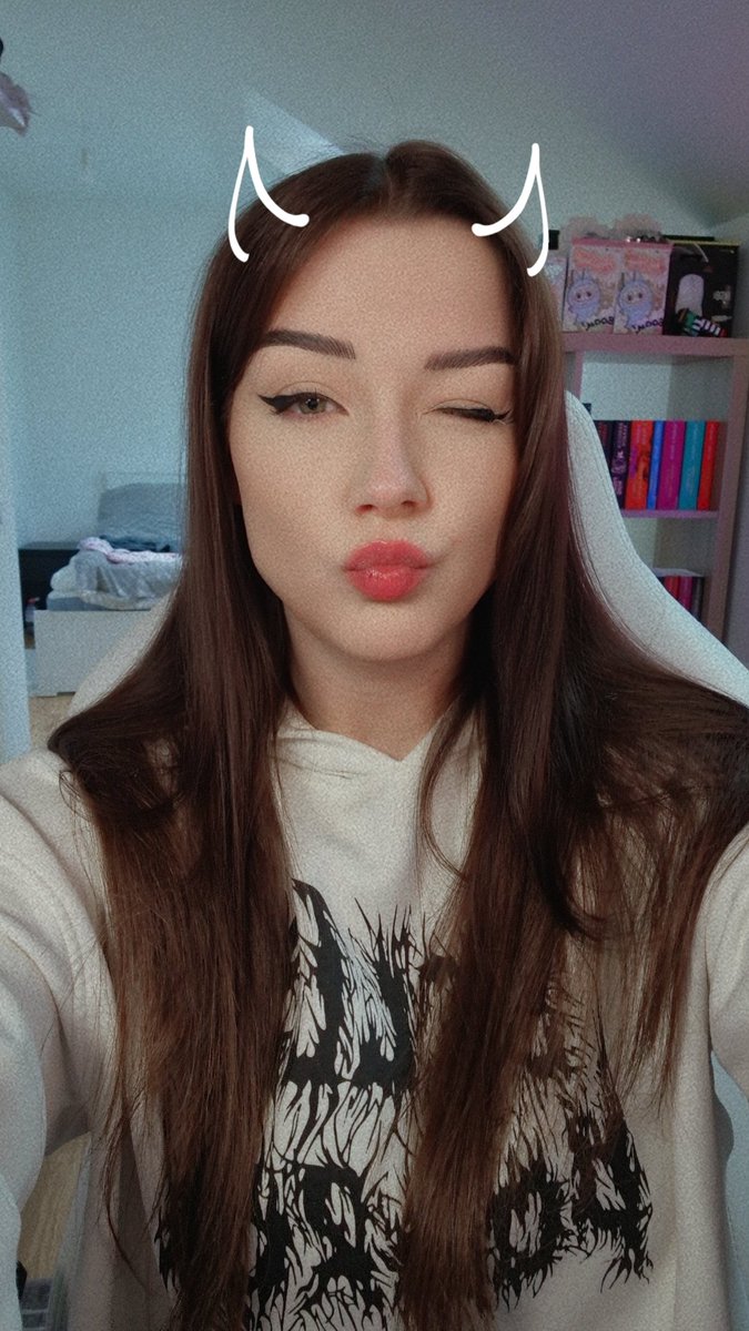 Im live, mic broke so on headset mic today 🥲