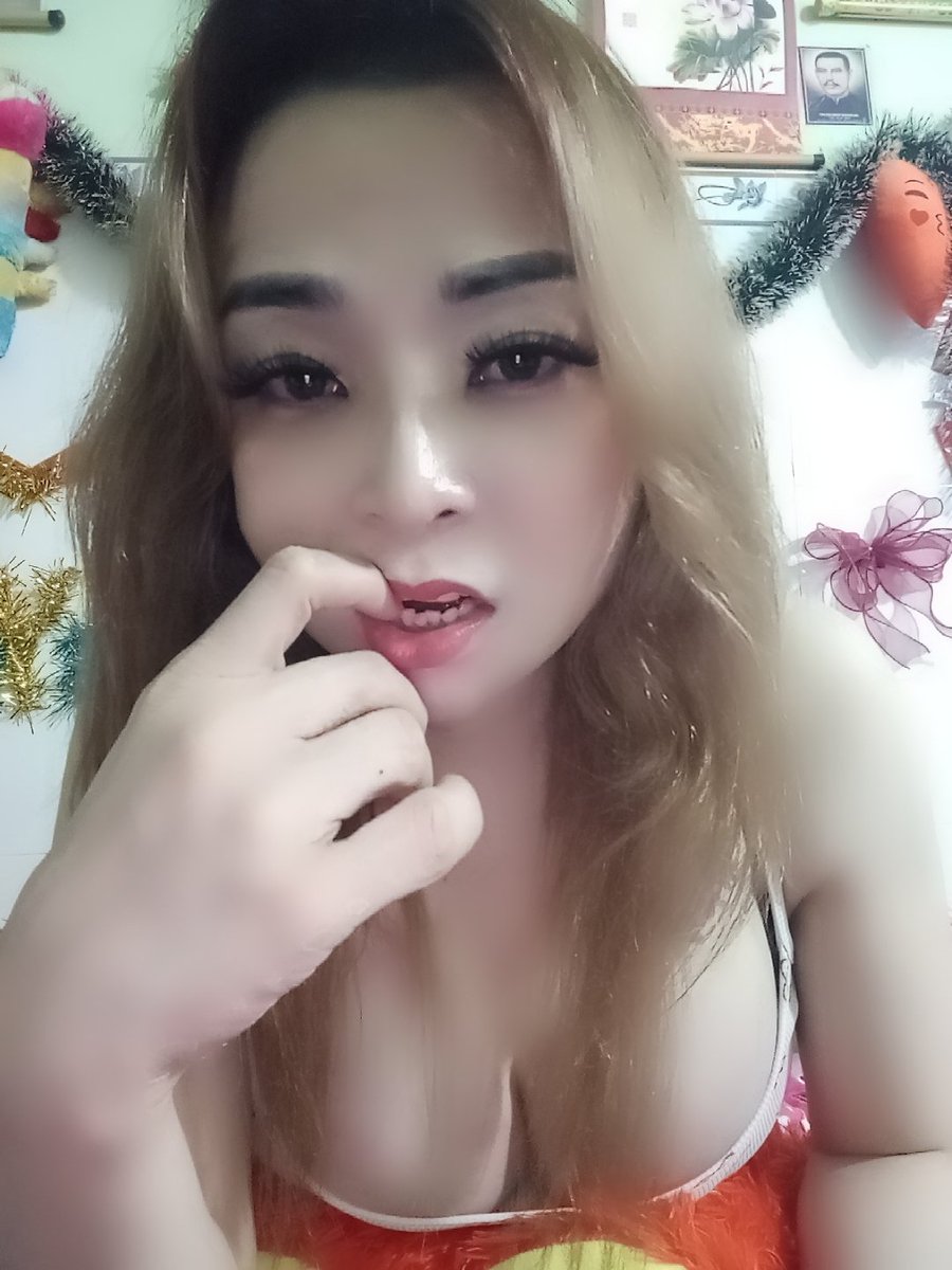 Hoangngoc1209's tweet photo. Em thương anh ở thời điểm anh  thương 1 người khác https://t.co/iN8vtptfuU