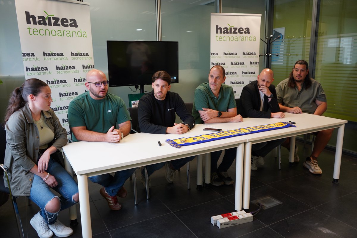 bmvillaaranda's tweet photo. 🎙️𝗣𝗥𝗘𝗦𝗘𝗡𝗧𝗔𝗖𝗜𝗢́𝗡 | Revive la presentación oficial de @rusa_7, @tito_1147, Toni Sánchez y @sergirullanmaes en las instalaciones de 𝐇𝐚𝐢𝐳𝐞𝐚 𝐓𝐞𝐜𝐧𝐨𝐀𝐫𝐚𝐧𝐝𝐚.

📲 https://t.co/y2cMenSCjt

#SomosASOBAL
#AVivirMilAñosSinConocerte https://t.co/G2370EuQkm