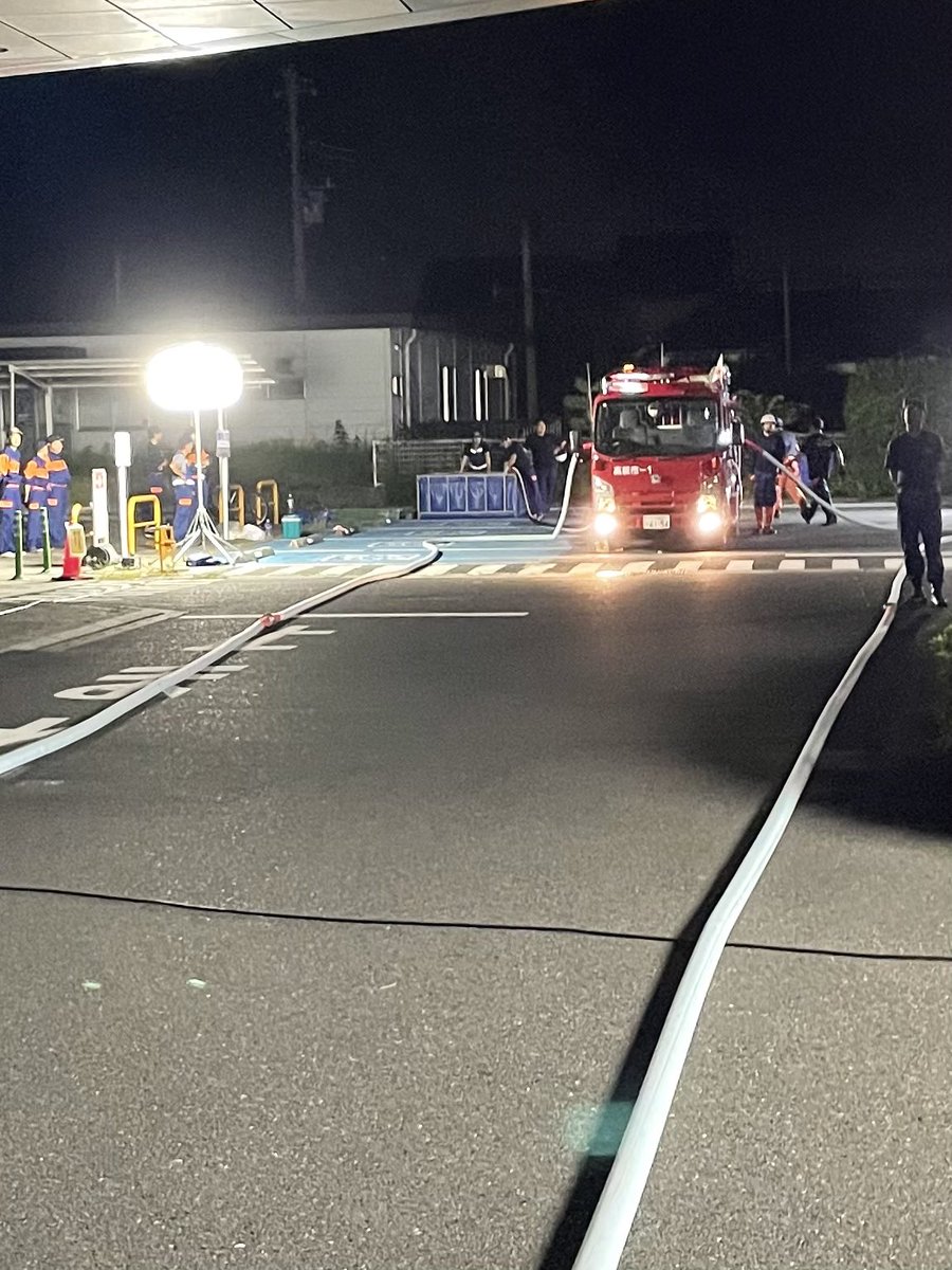 koji_oashi's tweet photo. 形だけじゃない。動きの中に、意志が宿りはじめてきている。
操法は、火を制する技であり、心を揃える時間でもある。
今夜の練習、確かな一歩。
#高萩市
#高萩市消防第一分団 https://t.co/UNbTcdLpiS