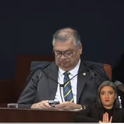 Júlio César Barros (@julio_c_barros) on Twitter photo <a href="/pfigueiredo08/">Paulo Figueiredo (8)</a> PODERIA so fazer como o Dino, enviar via celular no meio do voto, para não levantar tanta suspeitas!
FUX HONRA A TOGA <a href="/pfigueiredo08/">Paulo Figueiredo (8)</a> PODERIA so fazer como o Dino, enviar via celular no meio do voto, para não levantar tanta suspeitas!
FUX HONRA A TOGA
