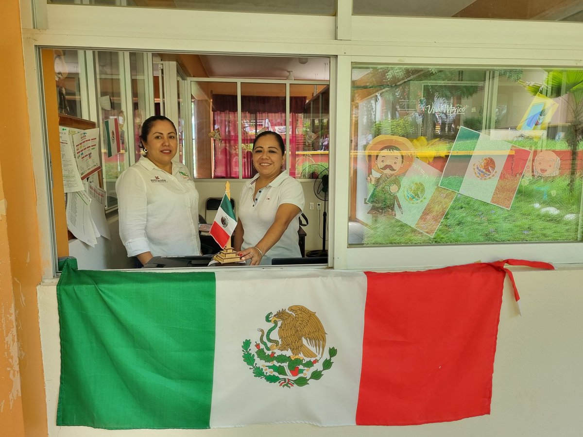 CECyTEAtlapexco's tweet photo. #CECyTEH #AdornandoLaOficina 🇲🇽🎉🎈
En el marco de las Fiestas Patrias, el personal de nuestro plantel se unió con entusiasmo para adornar las oficinas administrativas.

#SomosUnEquipoTransformandoElFuturo https://t.co/alkUgZ7JGS