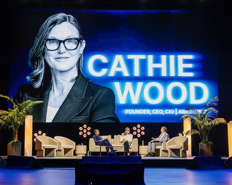 ARKInvest's tweet photo. 📍All-In Summit 2025 with @CathieDWood
@theallinpod #allinsummit https://t.co/vcTpqpRNrK