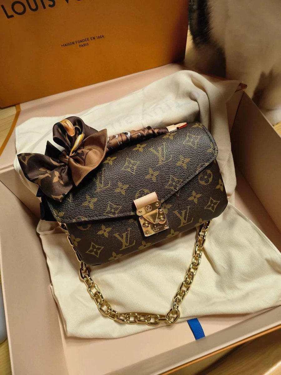 kidmk's tweet photo. Luxurious charm, radiating elegance. This handbag is not only your fashion companion but also a unique style statement💼 https://t.co/tuf3otgX3c