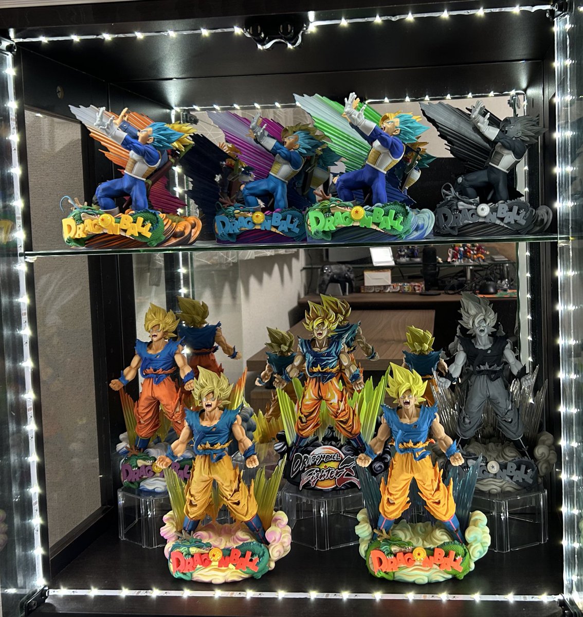 nkynmaRu_'s tweet image. せっかくの貴重な未開封smsdだったんだけど
ベジータ飾ってた時から悟空も並べると決めている

この空間、最高かよ

#smsd
#smsd悟空
#smsdベジータ