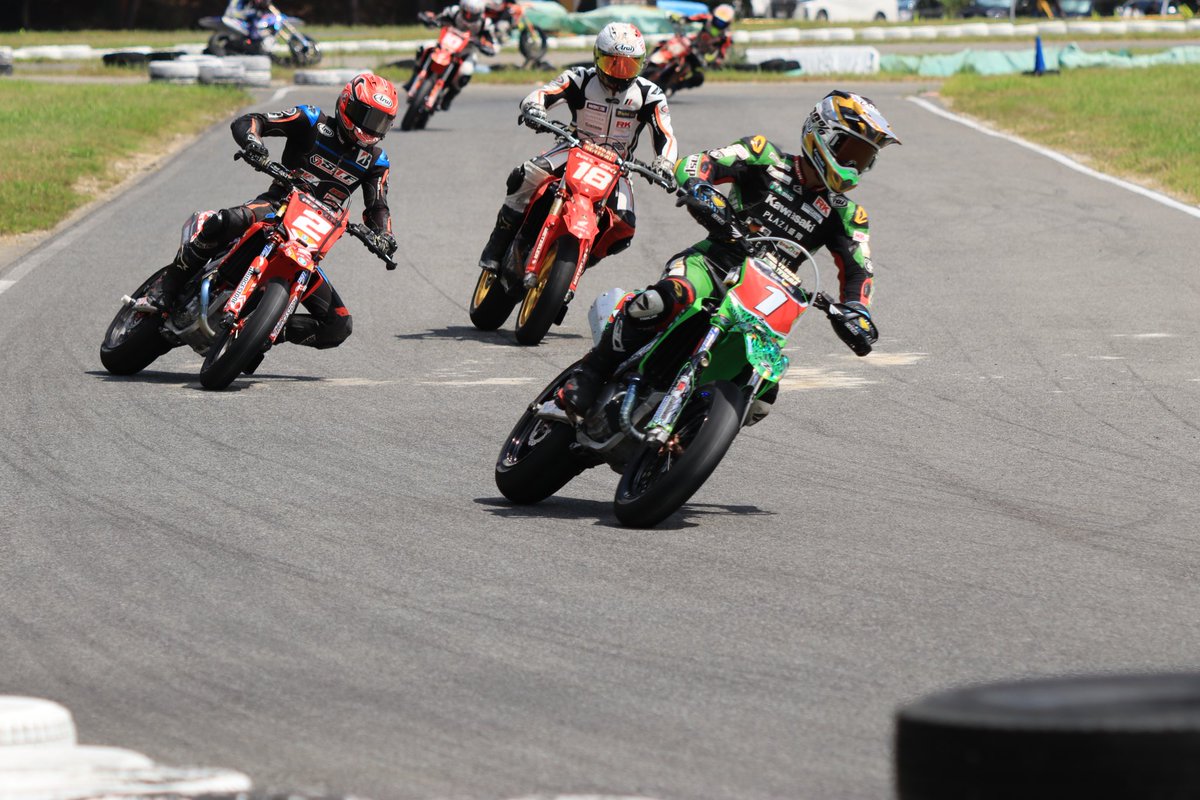 全日本スーパーモト
 Rd5 in 神戸スポーツサーキット
とりあえずPROクラスの写真アップしました

wifi環境推奨🤣
似たような写真量産してすみません

写ってるライダーの皆さまはご自由にどうぞ

photos.app.goo.gl/LeSzJ5mcm9rjp2…

#全日本スーパーモト
#モタード