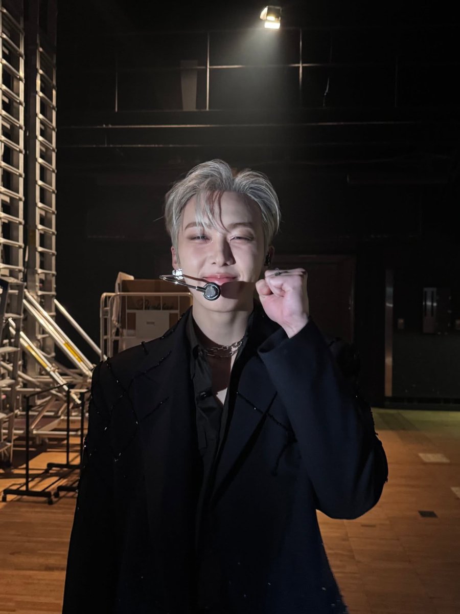 หล่อแล้วจะแป้นแล่นยังไงก็ได้ 😆
#윤산하 #YOONSANHA