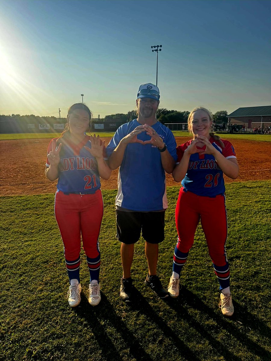 IWasAtTheGame's tweet photo. SHOUT OUT to CHANDLER Senior #OKPreps KENNEDY ALLEN for joining the https://t.co/QIPu9pURV4 FAST PITCH #OKPreps700StrikeoutClub        

The sun is shining bright on KENNEDY as she will be taking her game to @cowgirlsb next year

She is pictured with her coach Bryan Herring and catcher Ruthie Capps

Congrats KENNEDY and welcome to the club!
