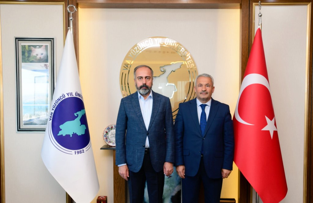 MUSIADVan's tweet photo. Şube başkanımız Abdullah ARAS ve yönetim kurulu üyelerimizle, VAN YYÜ Rektörü Sn. Prof. Dr. Hamdullah ŞEVLİ beyi makamında ziyarette bulundular.
Nazik ev sahiplikleri ve üniversitemize dair verimli istişareleri için teşekkür ederiz
@BurhanOzdemirTR @aaras65  @hsevli @HaberVANYYU https://t.co/BGlSTVmool