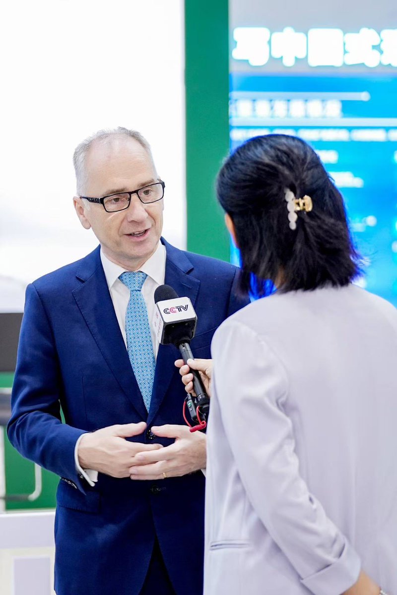 IrlEmbChina's tweet photo. Ambassador O’Brien launches the Irish National Pavilion at China International Fair for Trade in Services. A number of Irish companies are participating in the Pavilion, together with the trade development agencies #working4irl @dfatirl @Entirl @TourismIreland @Bordbia https://t.co/elfiCFGIN2