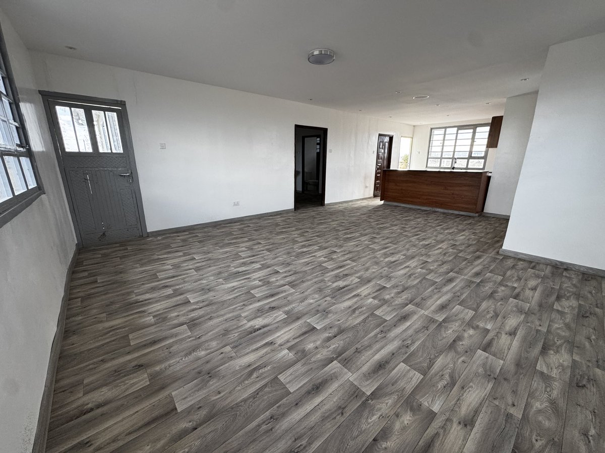 akibaru's tweet photo. Interior finishes of a precast house utilizes our signature mkeka wa mbao™️ vinyl floor cover , other interior finishes include paint ,ceiling , cabinets (kitchen Worddrobes ) interior doors . https://t.co/iWkMWyODzA