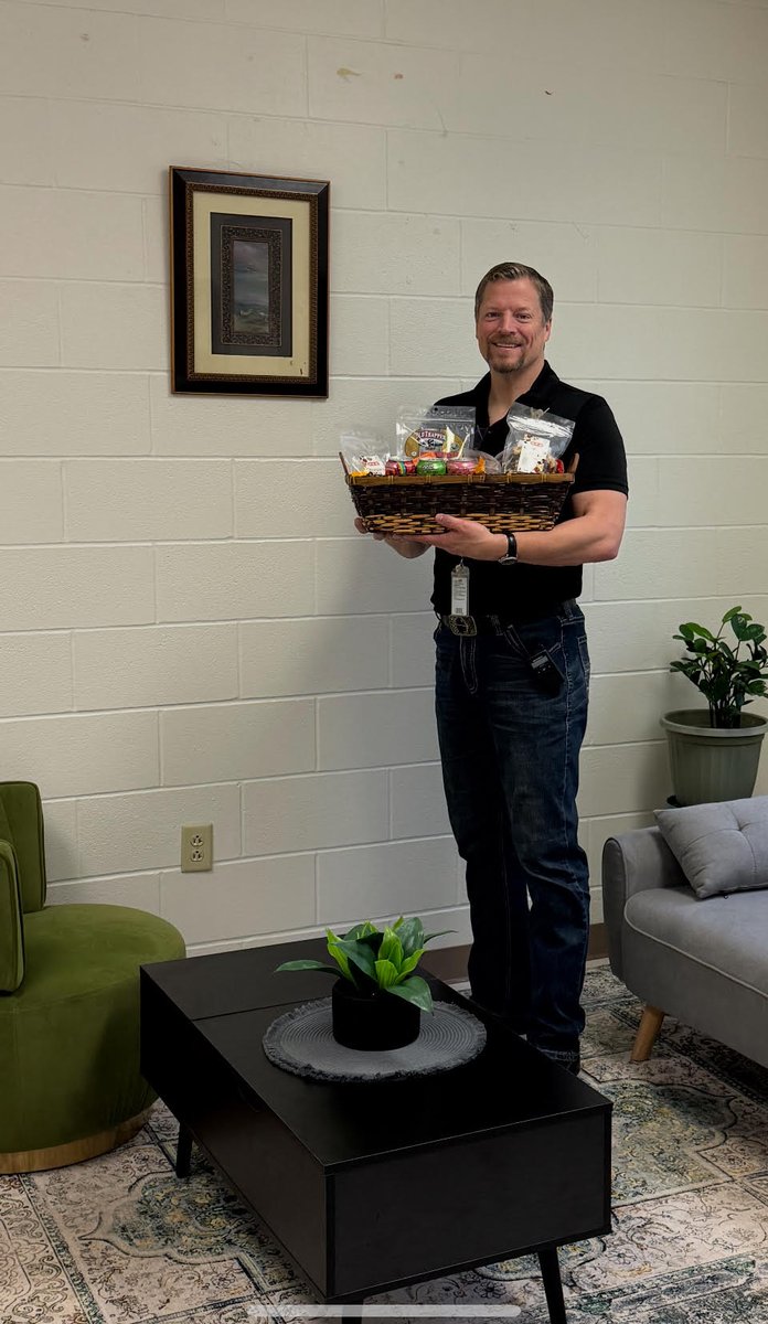 Happy Birthday Mr. Hannah. Wishing you another great year. Thanks for being an awesome person &amp; a for the great boss you are. We appreciate everything you do for us <a href="/SISDalt_Saegert/">Seguin Alternative School at Saegert</a> .