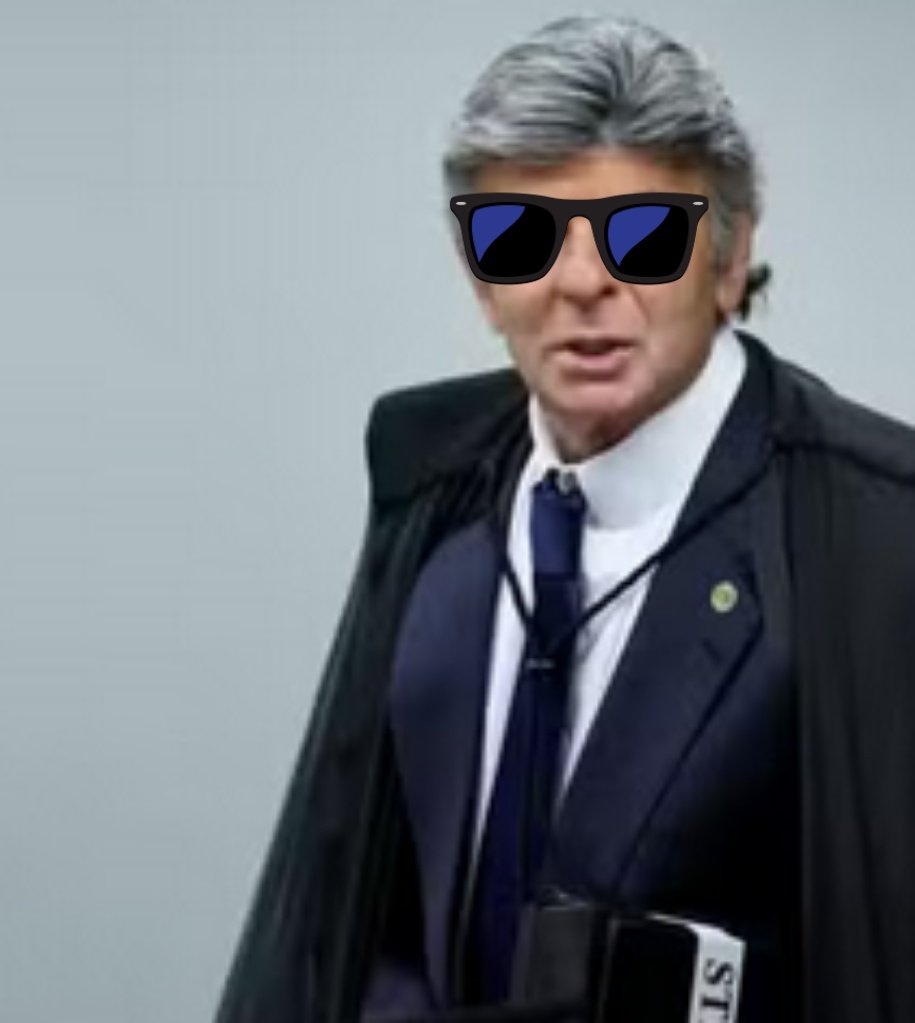 <a href="/pfigueiredo08/">Paulo Figueiredo (8)</a> Quem disse que Herói não usa capa ?