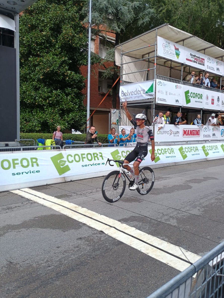 Vittoria in solitaria per Isaac De Toro al Giro della Toscana, corsa ciclistica con partenza e arrivo a Pontedera. Sul traguardo di Viale Italia il campione messicano ha preceduto Michael Storer e Steff Cras.

#pontedera #girodellatoscana