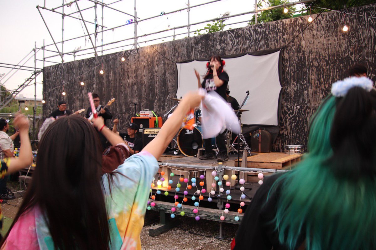 9月15日リスト🎸⚡️

1.megalovania  トビーフォックス
2.ちゅ、多様性。 あの
3.GLAMOROUS SKY   NANA&amp;中島美嘉
4.God knows…   涼宮ハルヒ
5.空の箱　トゲナシトゲアリ
6.空白とカタルシス　トゲナシトゲアリ
その他持ちネタ無し‼️
今回もボーカルは<a href="/ykyk869/">ゆっこ</a> 😊

応援よろしくおねがいいたします🙇🏻