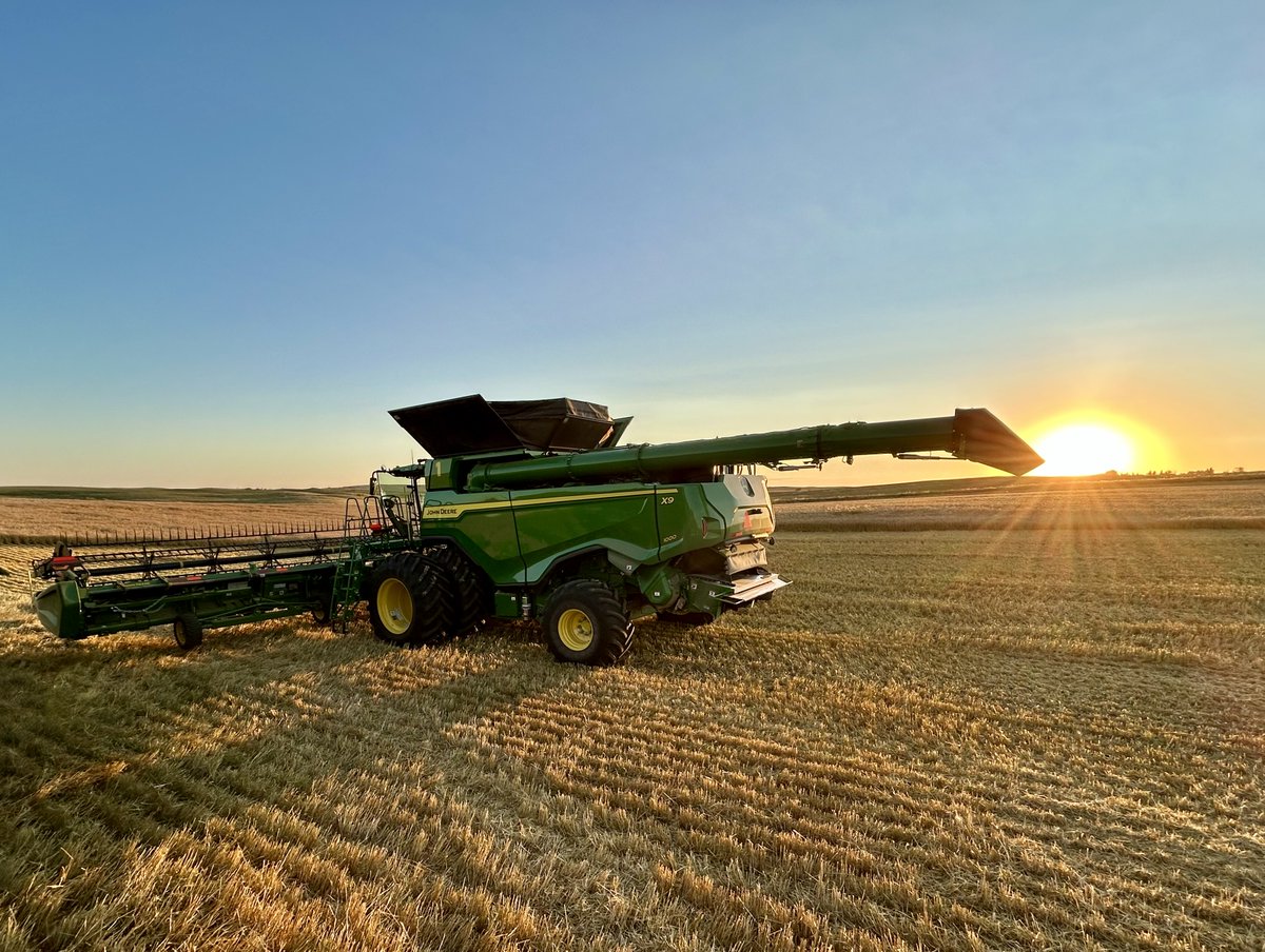 Precision Ag technicians couldn't resist the sunset #harvest2025 shot when they were on-site the other night, to set up Grain Harvest Weight Sharing on some X9's. This feature allows the combine operators to see the grain cart weight in real-time.
It's just one of many John Deere