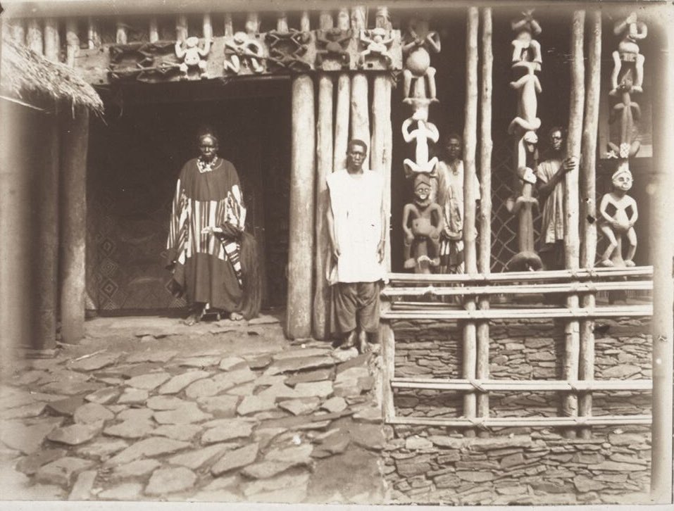 DingaCisse's tweet photo. The King of Bali Nyonga in his palace, 1911-1915, in what is now Cameroon https://t.co/6EhGVbbB9t