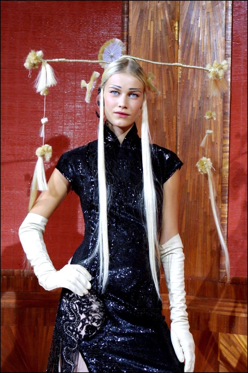 LaModeUnknown's tweet image. The DETAILS of ✨Jean Paul Gaultier✨ Fall/Winter 2001 Couture.🪡