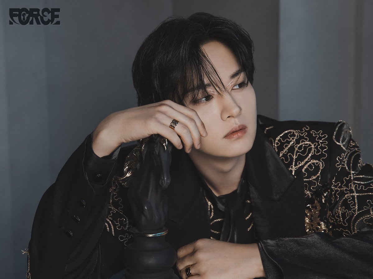 둘 중에 누가 딜러일까