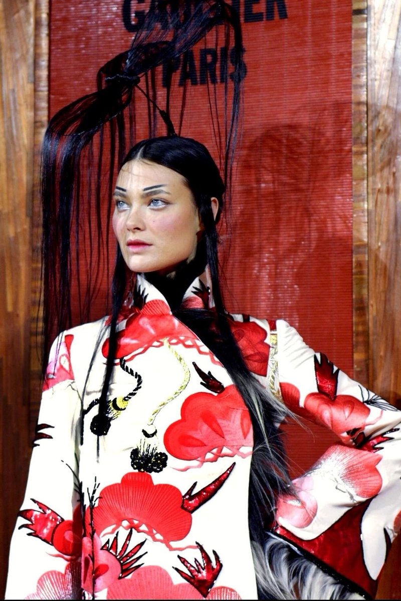 LaModeUnknown's tweet image. The DETAILS of ✨Jean Paul Gaultier✨ Fall/Winter 2001 Couture.🪡