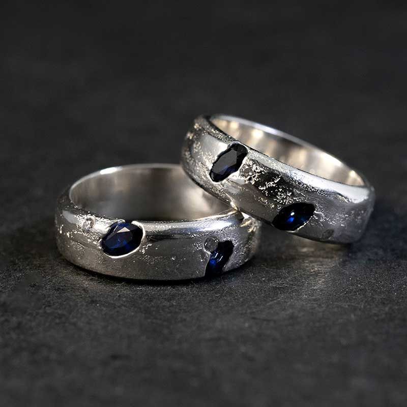 artbydaan's tweet photo. Trouwringen met karakter: ‘True Alignment’ – zilver, diepe saffier, sprankelende moissanite. Handgemaakt voor twee vrouwen die kiezen voor elkaar. 💍
https://t.co/jTAuVTEOLA
Delen = 🥰
#trouwringen #handgemaakt #TrueAlignment #artbydaan #sieraden #saffier #moissanite https://t.co/IFTpM6WIsG
