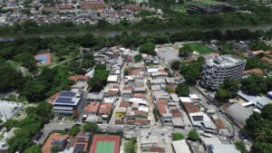 cavalcanti_jo's tweet image. Duas notícias recentes escancaram a contradição do direito à moradia no Recife e na RMR. De um lado, remoções sem diálogo com o povo. Do outro, ocupações lutam por teto para quem não tem.