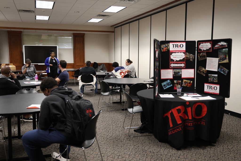 asumidsouth's tweet image. ✨ TRIO Student Support Services opened the year with an orientation meet and greet! Students met staff, explored resources and found out how TRIO SSS can support their success at ASU Mid-South. 📸 

#GreyhoundNation #BuildYourFuture #TRIOSSS