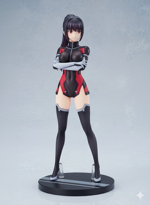 利佳さん凛々しいポーズ 