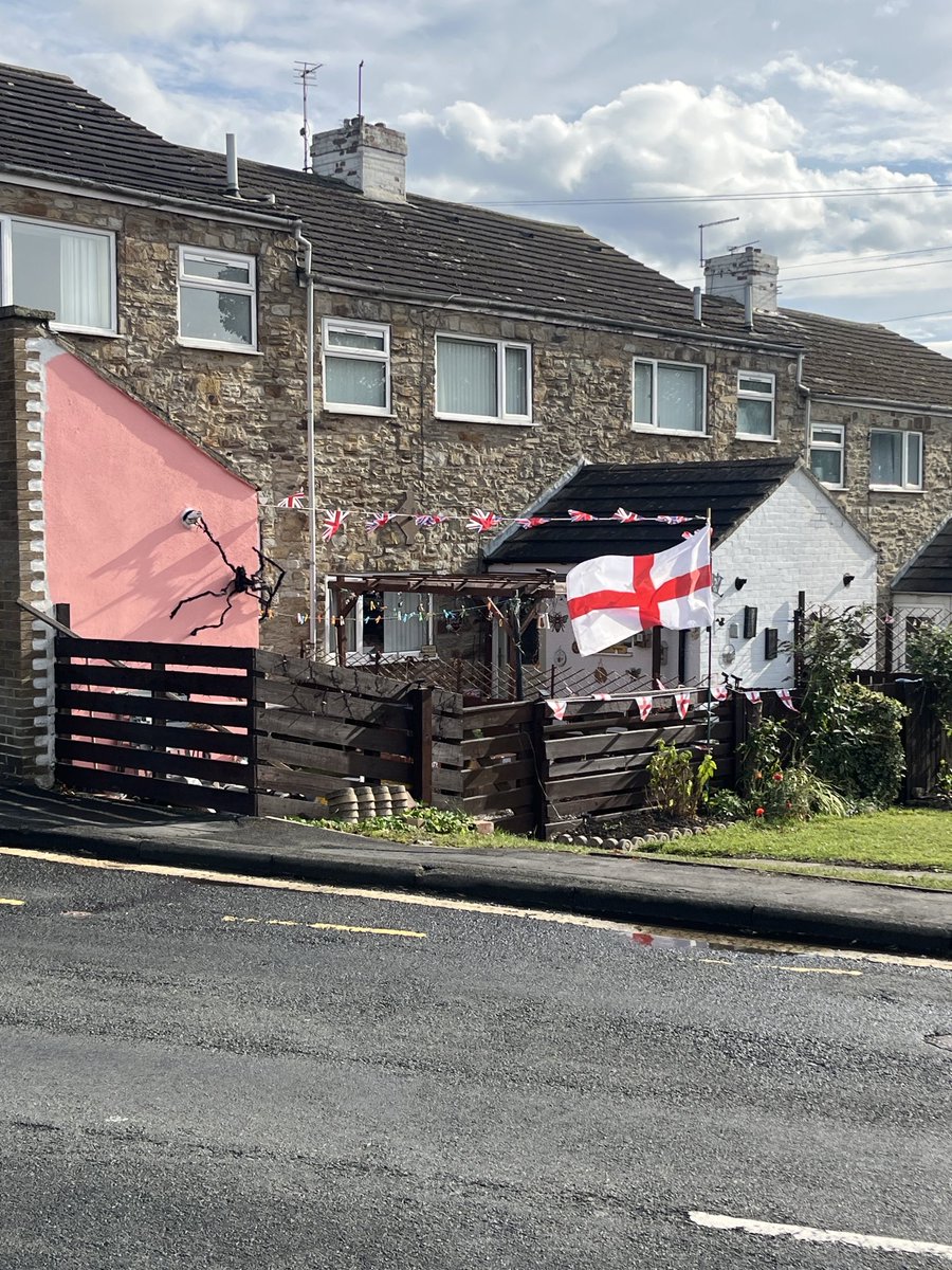 Michael1682's tweet image. #Spennymoor  Is full of Flags - every part of Town a glow  #RaiseTheFlags  #RaiseTheColours   ⁦@TRobinsonNewEra⁩