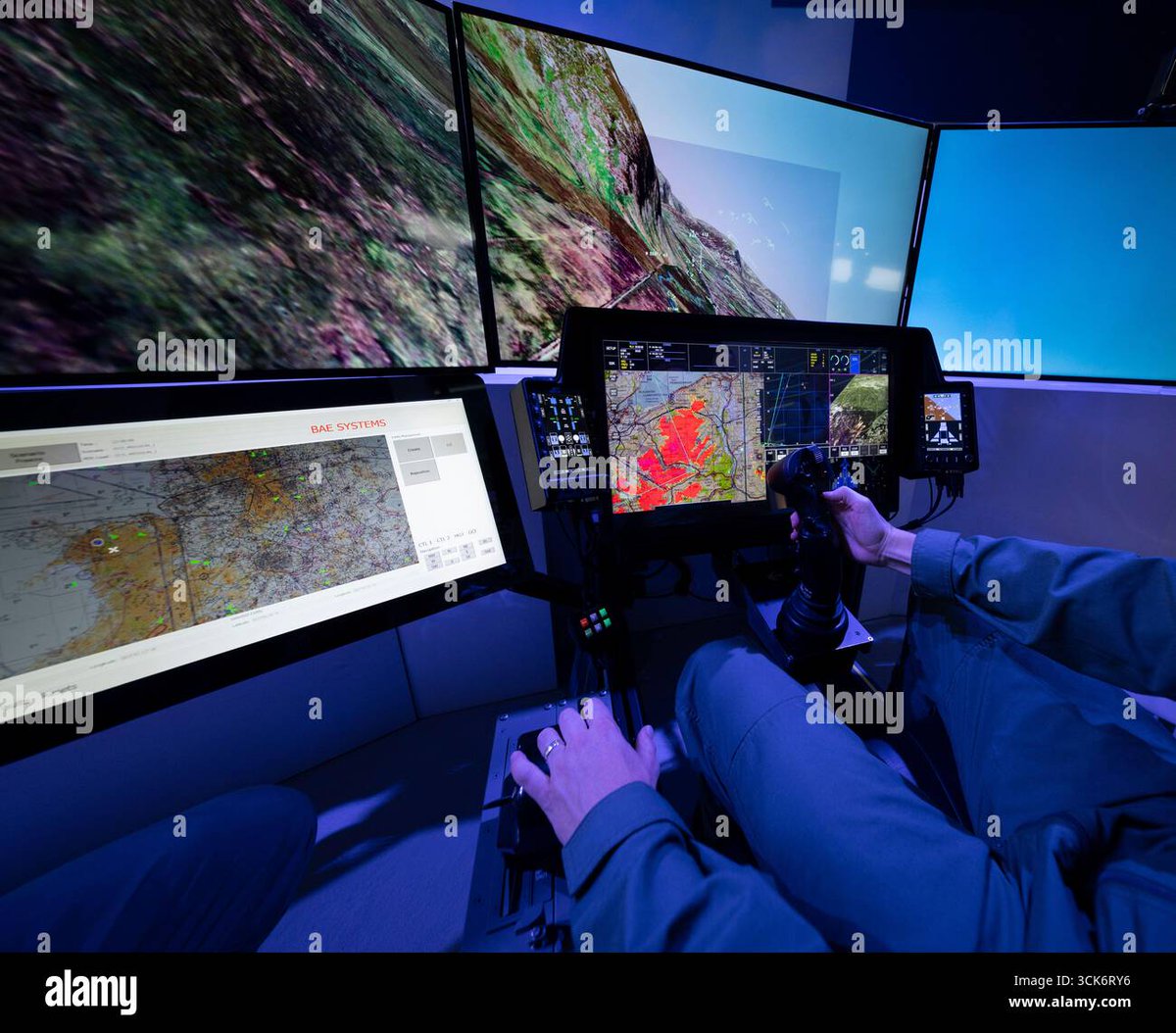 malcolmpark30's tweet image. 10.9.25. A quick flight along #machloop in a @BAESystemsplc @eurofighter sim #DSEI2025, thanks to pilot, images @Alamy_Editorial