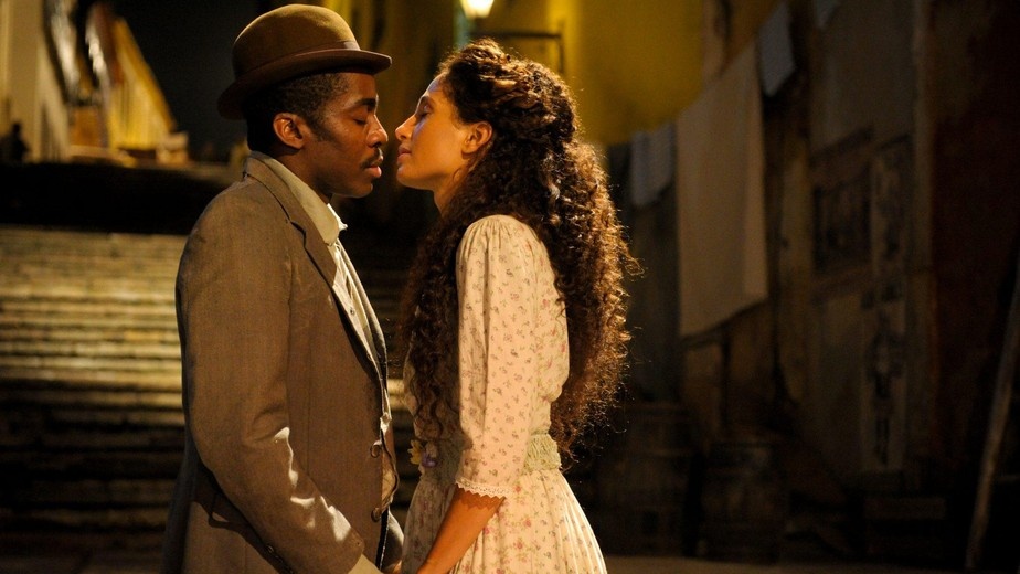 teledramaturgo's tweet photo. Há 13 anos estreava #LadoALado.

. (2012) • Ficção Histórica • 154 Capítulos.
. Substituiu #AmorEternoAmor e substituída por #FlorDoCaribe.
. Venceu Emmy Internacional.
. Primeira dos autores como titulares.
. Bastante elogiada pela crítica.
. Média geral (18.2) de audiência. https://t.co/n9quW19V2U