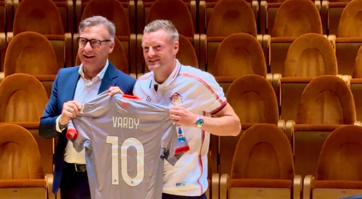 NicoSchira's tweet image. Jamie #Vardy will wear the no. 10 shirt at #Cremonese