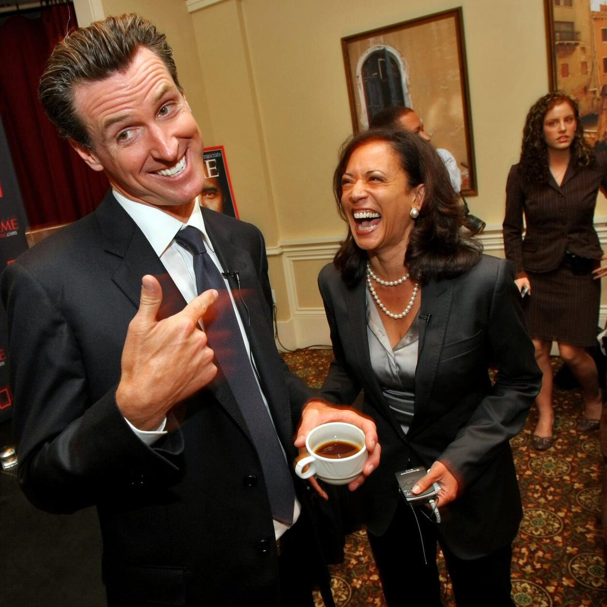 I’m proud to say Kamala Harris is the president I voted for.   

Who else did too? 🖐️