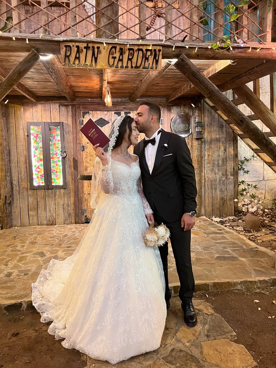 squirtlsq's tweet photo. Biz evlendik🤍👰🏻‍♀️✨🤍✨✨🤍✨👰🏻‍♀️🤍🤍 https://t.co/qNZBAj1Fcl