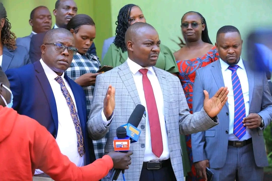 ERICKBosire8's tweet photo. How can #KisiiPoorMCAs Claim that they are going to State House to lobby for Development of they have failed to lobby for Devolution Development from Governor Simba Arati ?
#KisiiPoorMCAs @DrBKhalwale @citizentvkenya @gusiiminto @EgesaFMKenya @MintoFmradio  @InkaFM93_7 https://t.co/fa1ramG750