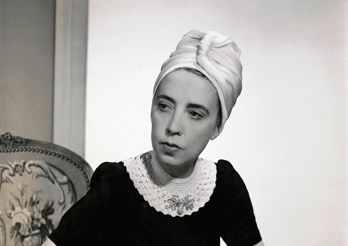 🥳Celebrating iconic designer #ElsaSchiaparelli's birthday &amp; her links to #Egypt via her cousin Ernesto Schiaparelli who discovered the tombs of Queen Nefertari &amp; Kha &amp; Merit, plus #Yorkshire links via Elsa's collection for pilot Amy Johnson immortalegypt.co.uk/post/rediscove… 
(image Getty)