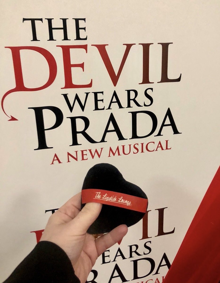 Last few days of our #competition to #win one of our luxury powder puffs!
❤️FOLLOW US &amp; RETWEET to enter! 
❤️ thelipsticklounge.tv/product/lipsti…
#giveaway ends Sat 13th #skincare #mua #powderpuff #freebie