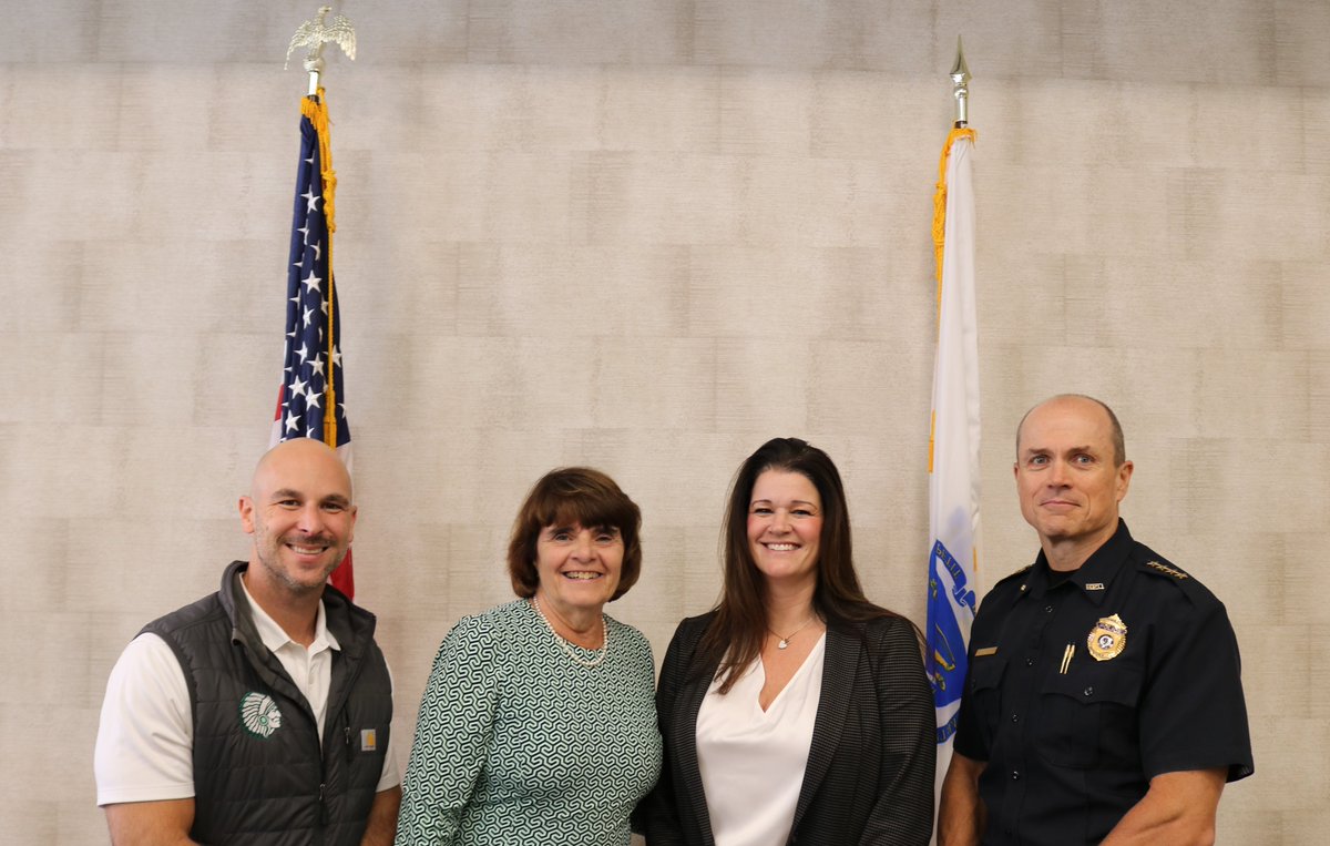 DAMarianRyan's tweet image. Yesterday we held our annual #Superintendents and #Chiefs meeting in #Lexington for superintendents, police chiefs and fire chiefs across Middlesex County. We heard from Boston College Law Professor Kent Greenfield, @NATICKPOLICE Chief Hicks and Middlesex ADA Emily Walsh (1/3)